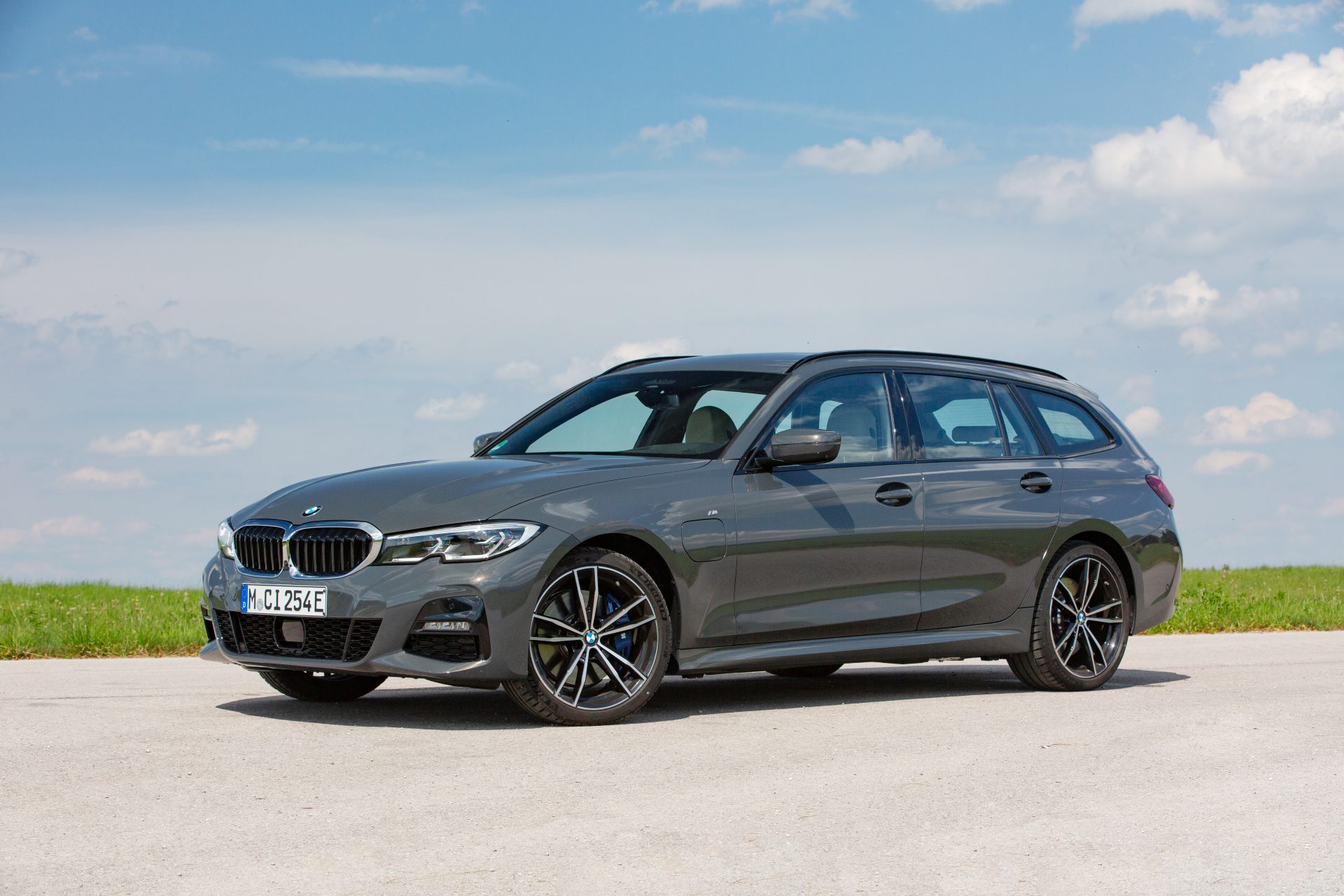BMW 3-serie Touring står parkerad